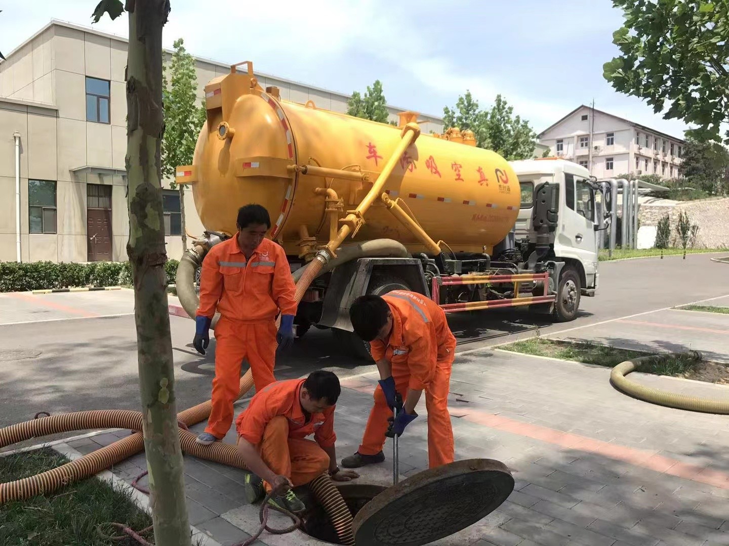 罗定化粪池清理与5-8吨吸粪车施工效率分析